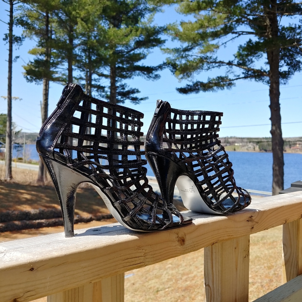 Caged patent leather Heeled bootie, Size 6